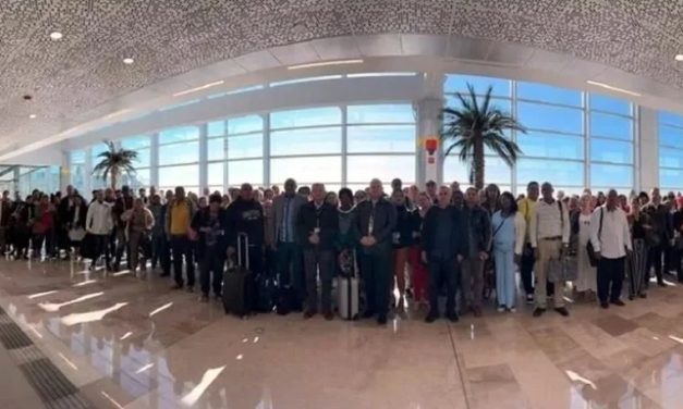 Llegan 199 médicos cubanos a México