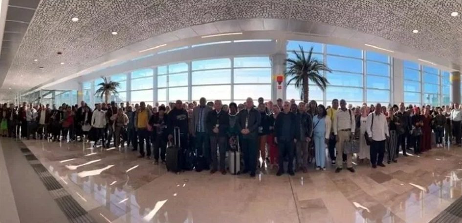 Llegan 199 médicos cubanos a México