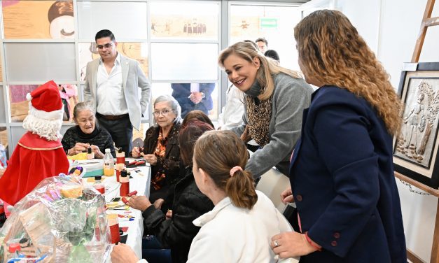 Maru Campos celebra fiestas navideñas en la Casa del Abuelo
