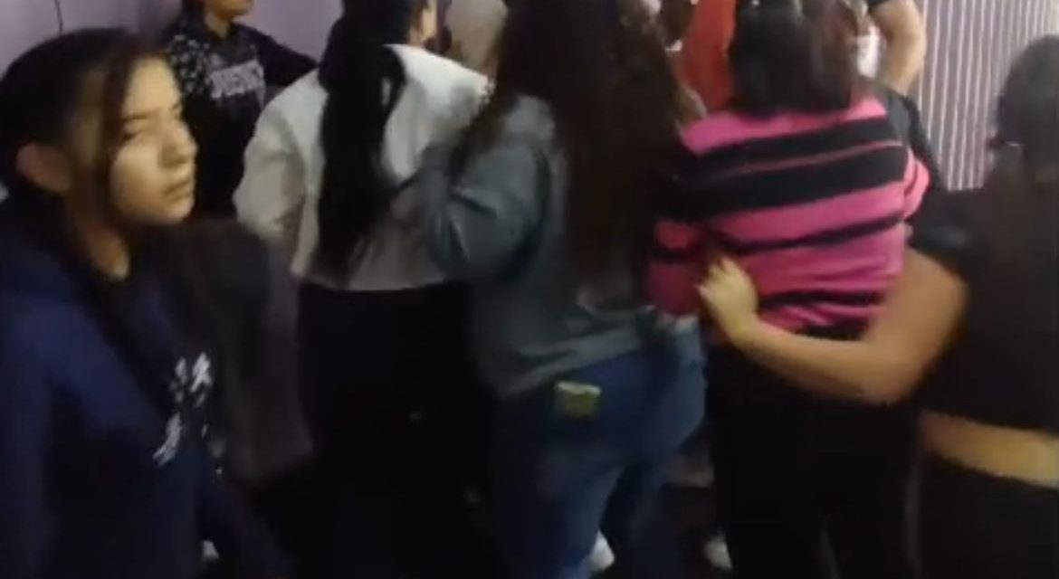 Reubica con violencia DIF Estatal a menores de albergue