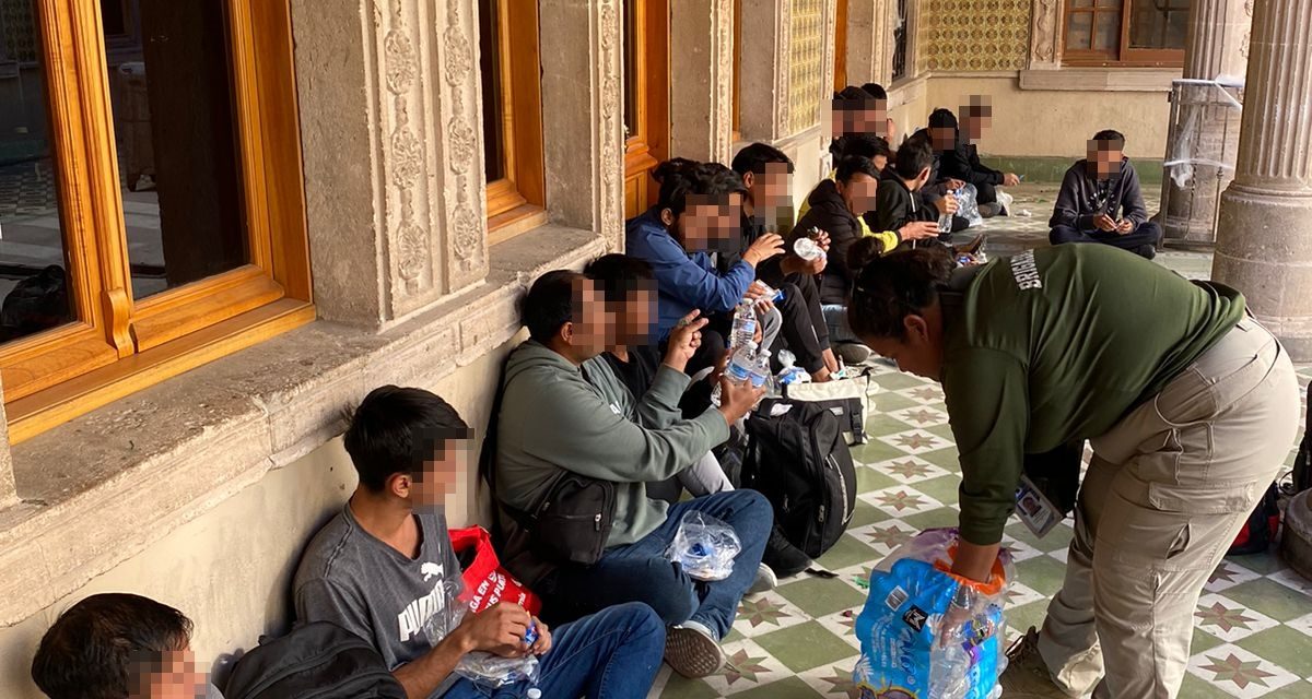 Rescatan 27 migrantes en el centro