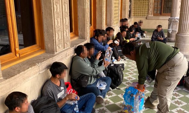 Rescatan 27 migrantes en el centro