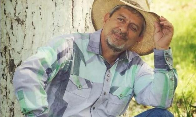 Maestro pide croquetas en lugar de arreglos florales en su funeral