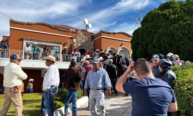 Clausuran productores oficinas de Bienestar