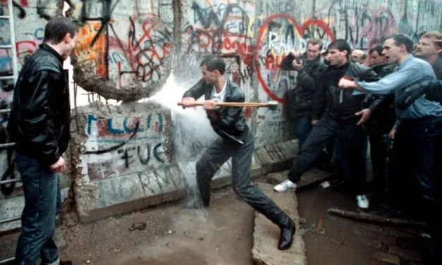 Alemania celebra el 35º aniversario de la caída del Muro de Berlín en medio de la crisis de Gobierno