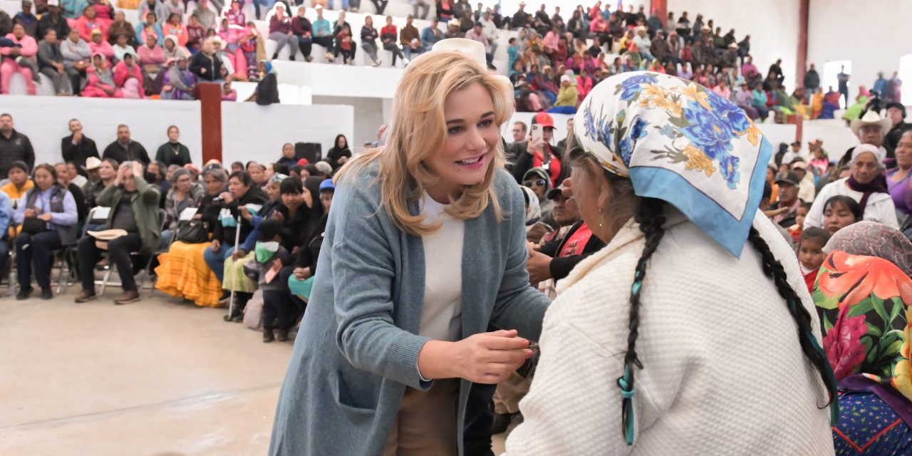 Reafirma Maru Campos su compromiso con las familias del municipio de Balleza