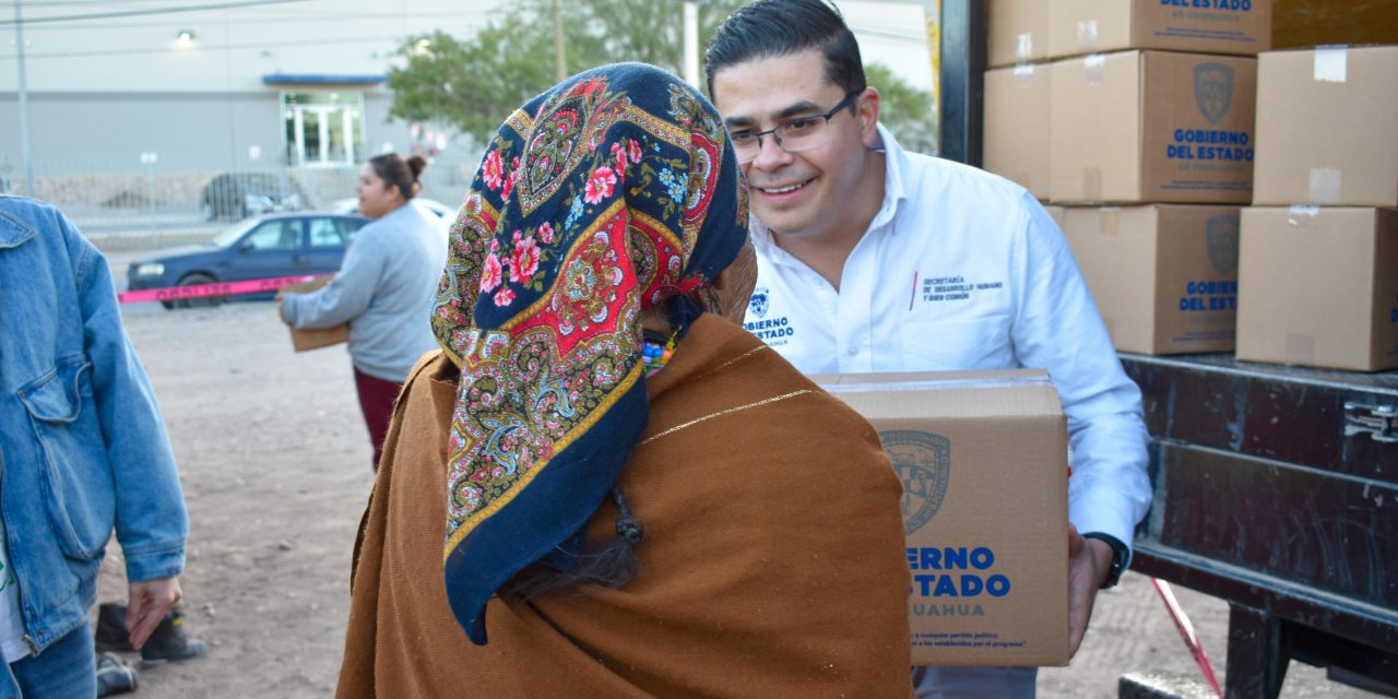 Entregan más de 350 despensas a habitantes de la colonia Camino Real