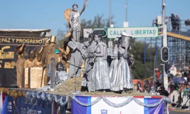 Maru Campos preside desfile conmemorativo por el 114 aniversario del Inicio de la Revolución Mexicana
