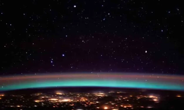 Astronautas a bordo de la Estación Espacial Internacional celebran el Año Nuevo 16 veces