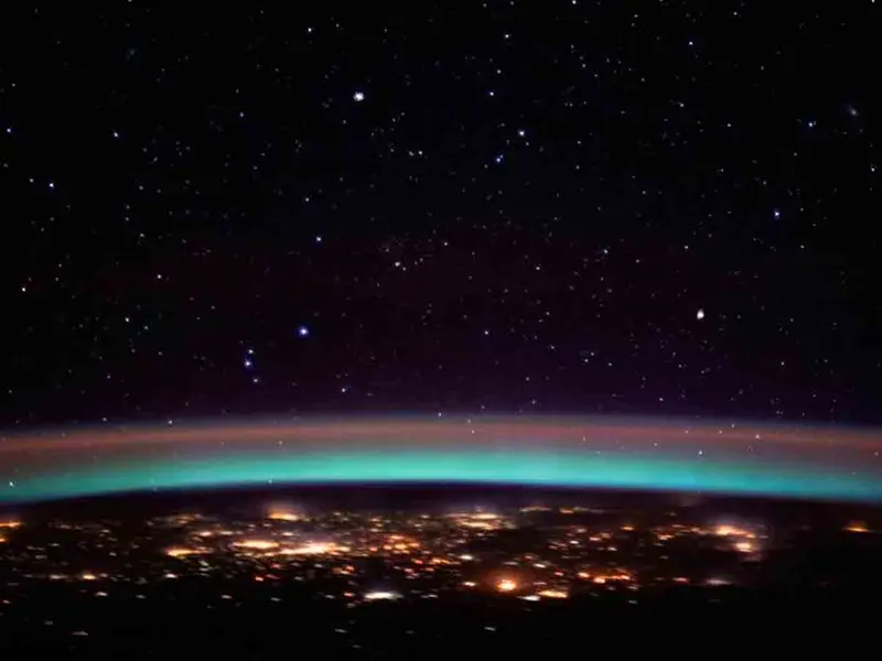 Astronautas a bordo de la Estación Espacial Internacional celebran el Año Nuevo 16 veces