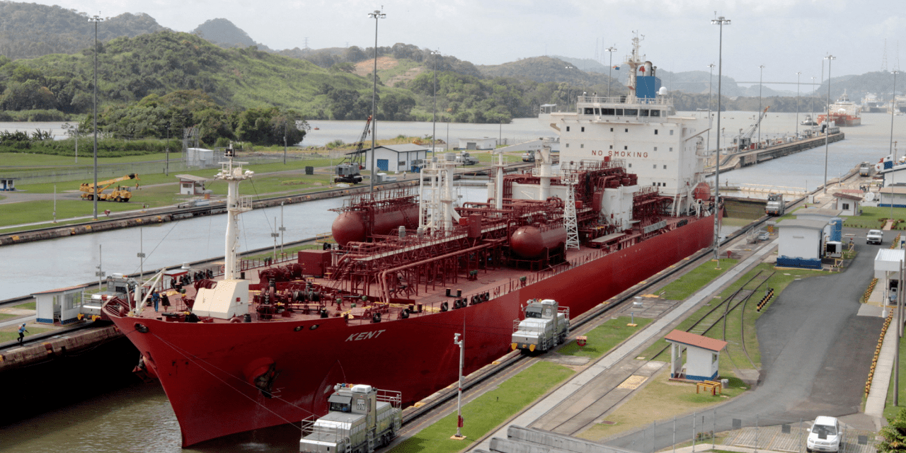 Trump amenaza con retomar control del canal de Panamá