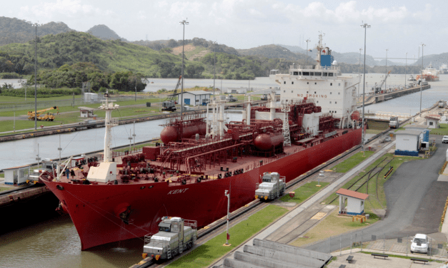 Trump amenaza con retomar control del canal de Panamá