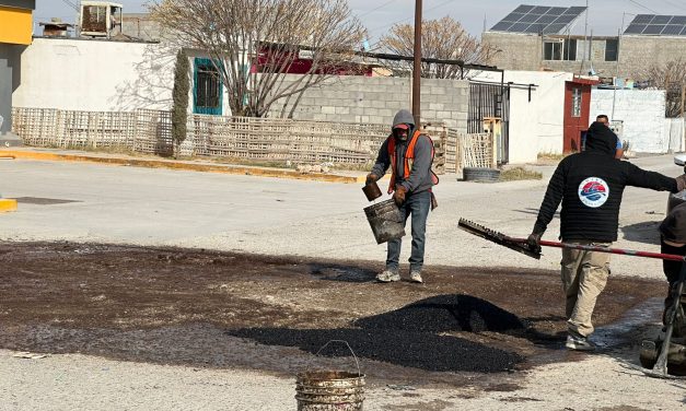 Atiende Obras Públicas con bacheo colonias del suroriente de la ciudad