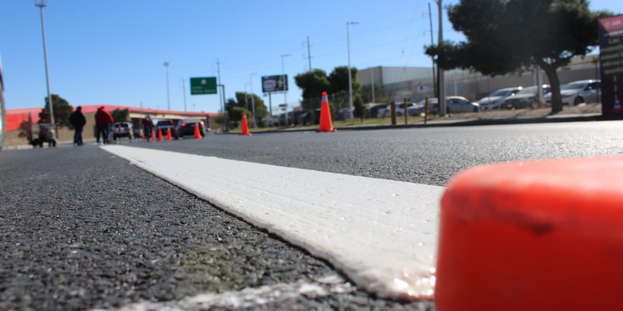 Pinta Seguridad Vial división de carriles sobre el bulevar Juan Pablo II