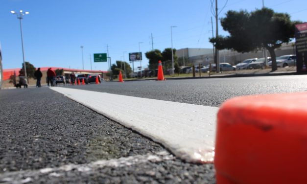 Pinta Seguridad Vial división de carriles sobre el bulevar Juan Pablo II