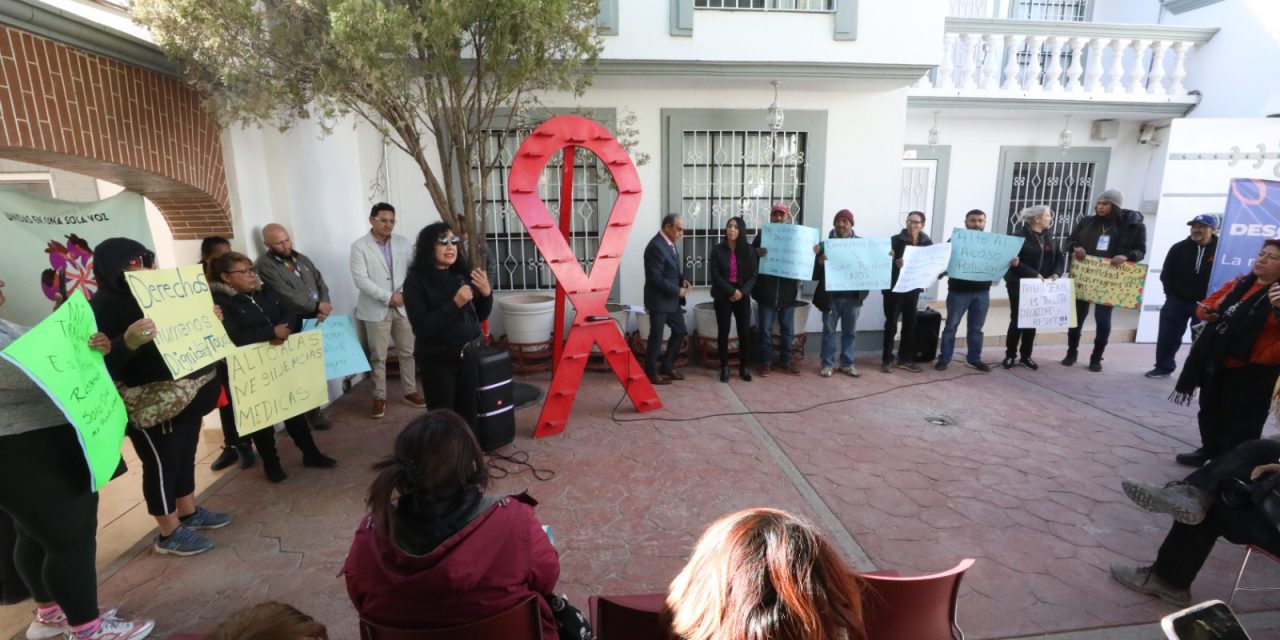 Acude director de Derechos Humanos a encendido del Lazo Rojo en la CEDH