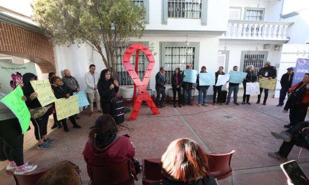 Acude director de Derechos Humanos a encendido del Lazo Rojo en la CEDH