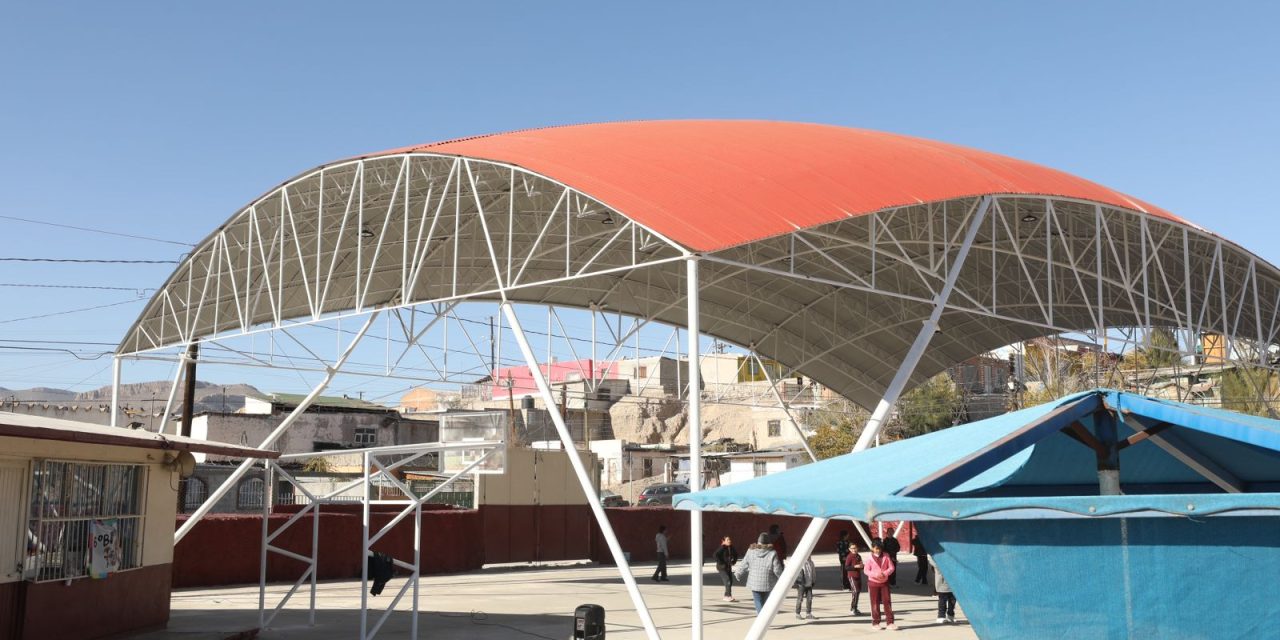 Agradecen docentes de la Escuela Primaria Carlos Villarreal por construcción de domo
