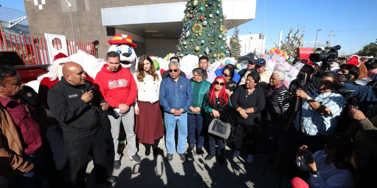 Comerciantes donan 16 mil juguetes para la campaña Santa Bombero
