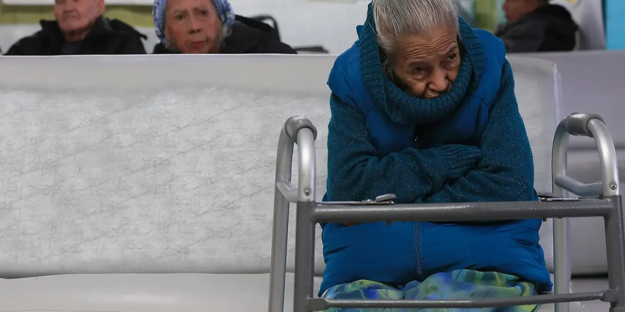 Abandonan a ancianos de EU en plena Navidad