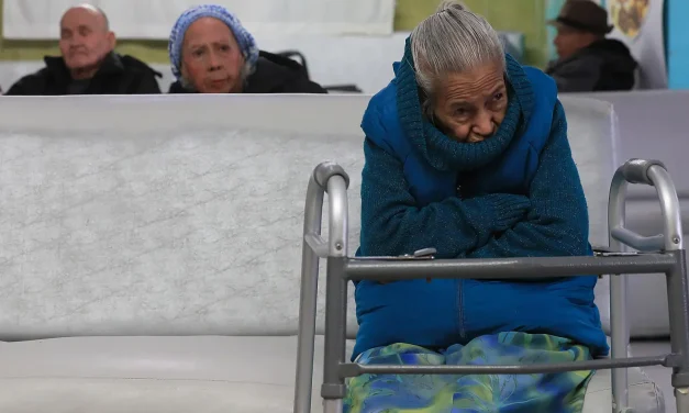 Abandonan a ancianos de EU en plena Navidad