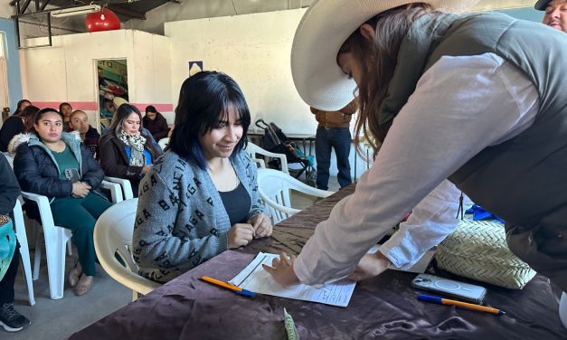 Reciben 60 mujeres jóvenes y jefas de familia apoyos económicos en San Juanito, Bocoyna