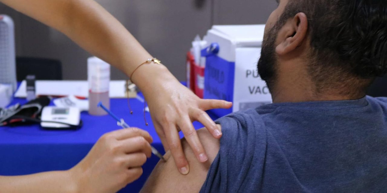 Ofrece IMPE vacuna contra la influenza y neumonía a derechohabientes y comunidad en general