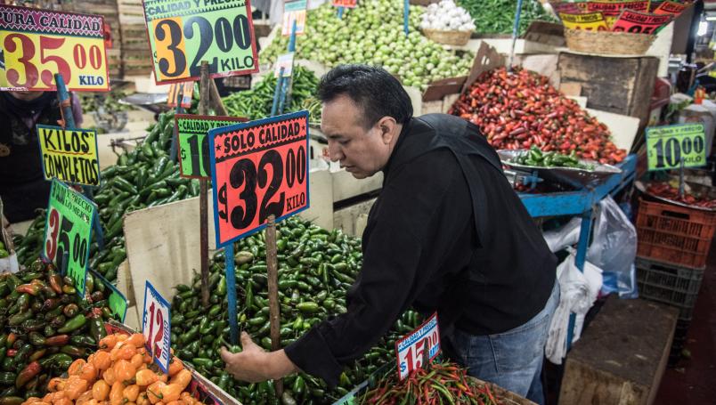 Enfrentarán consumidores difícil situación económica al cierre e inicio de año
