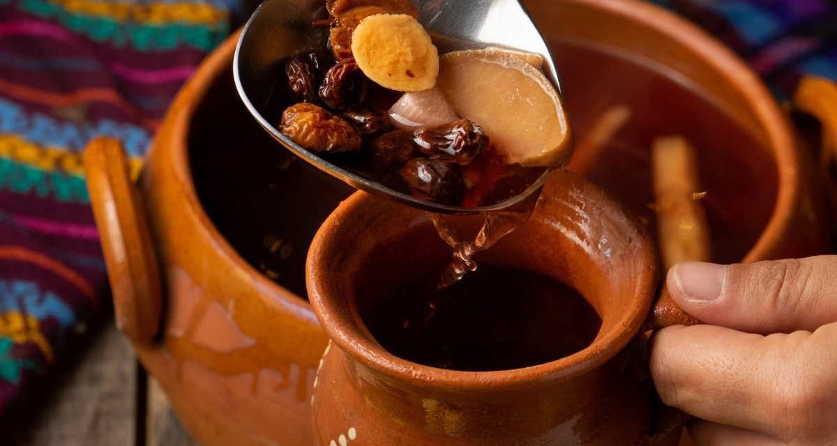 ¡No solo es delicioso! Estas vitaminas te aporta el ponche navideño