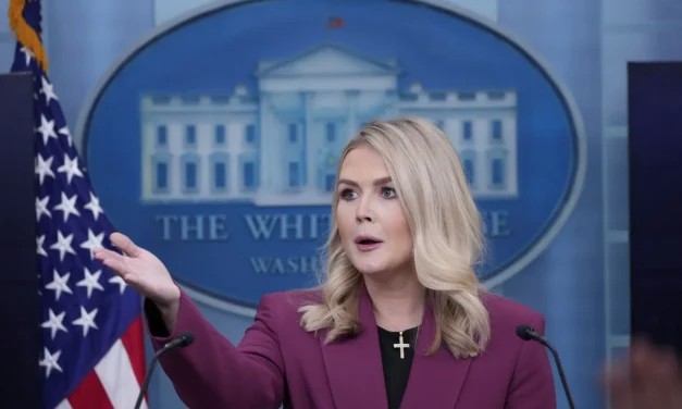 Aranceles de 25 por ciento a México a partir del sábado, confirma la vocera de Trump