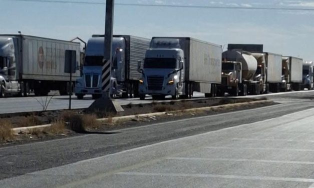 Liberan lecheros carretera Panamericana; acudirá a CdMx para acuerdos