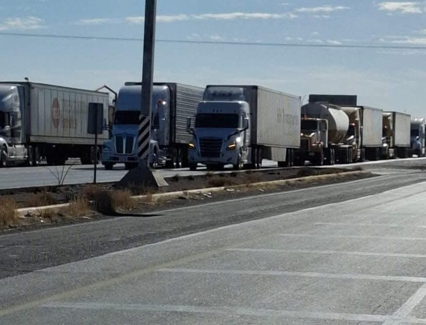 Liberan lecheros carretera Panamericana; acudirá a CdMx para acuerdos