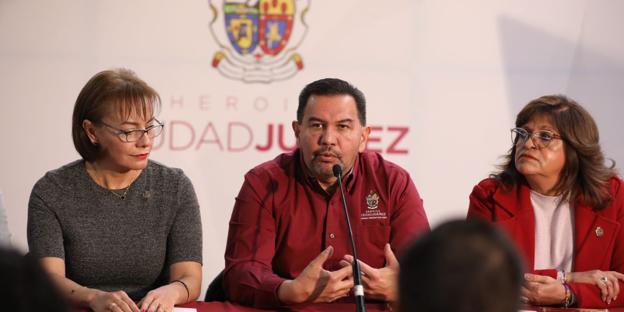 Exigen autoridades municipales a cronista parralense respeto a las mujeres