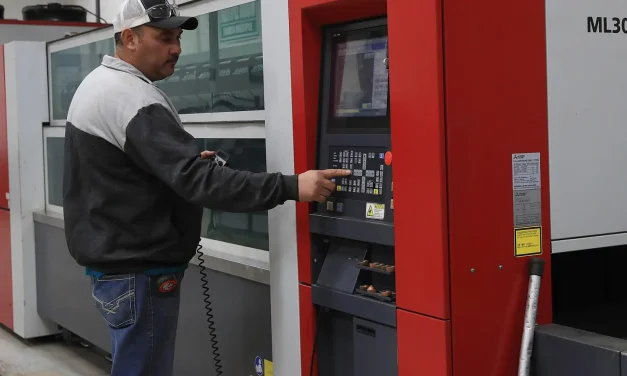 Sigue a la baja producción industrial