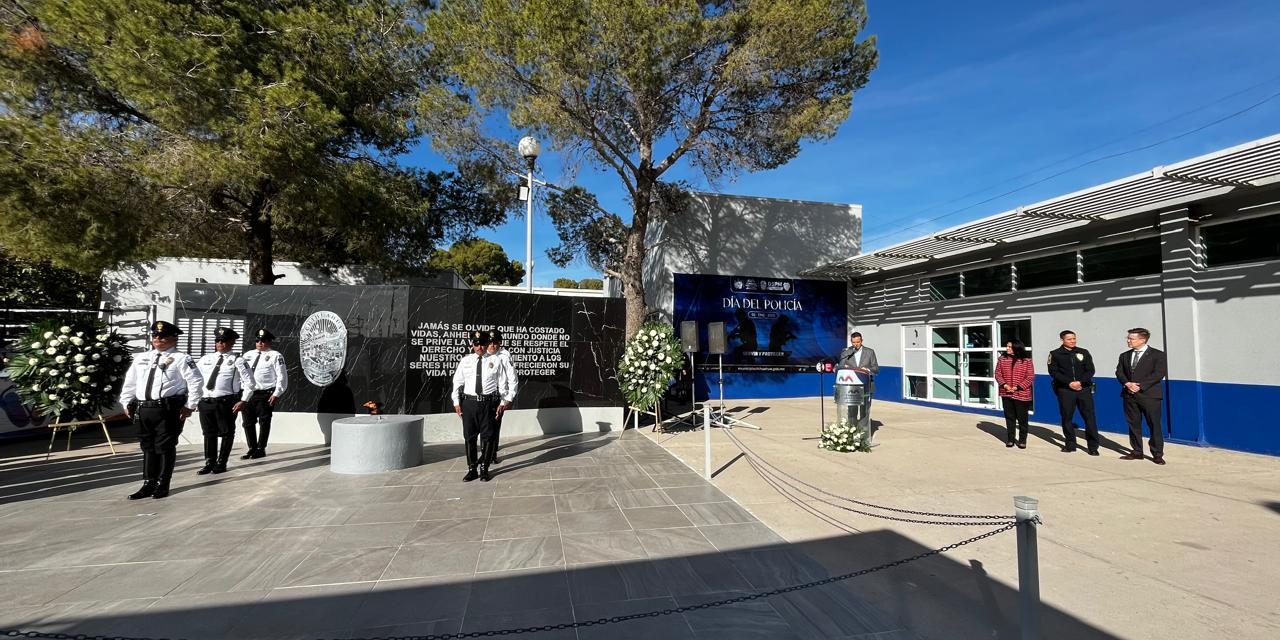 Ciudadanía en deuda con policías: Bonilla en homenaje a policías caídos