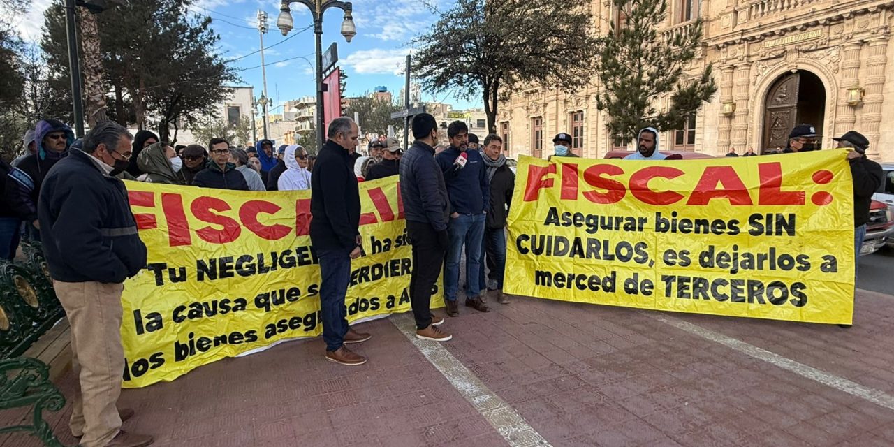 Protestan afectados por Aras afuera de Palacio de Gobierno