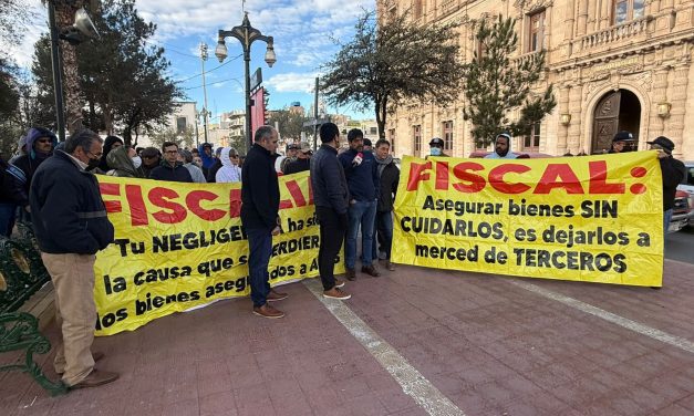 Protestan afectados por Aras afuera de Palacio de Gobierno