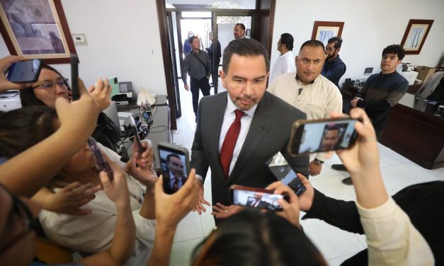 Acude alcalde a toma de protesta del presidente del TEE