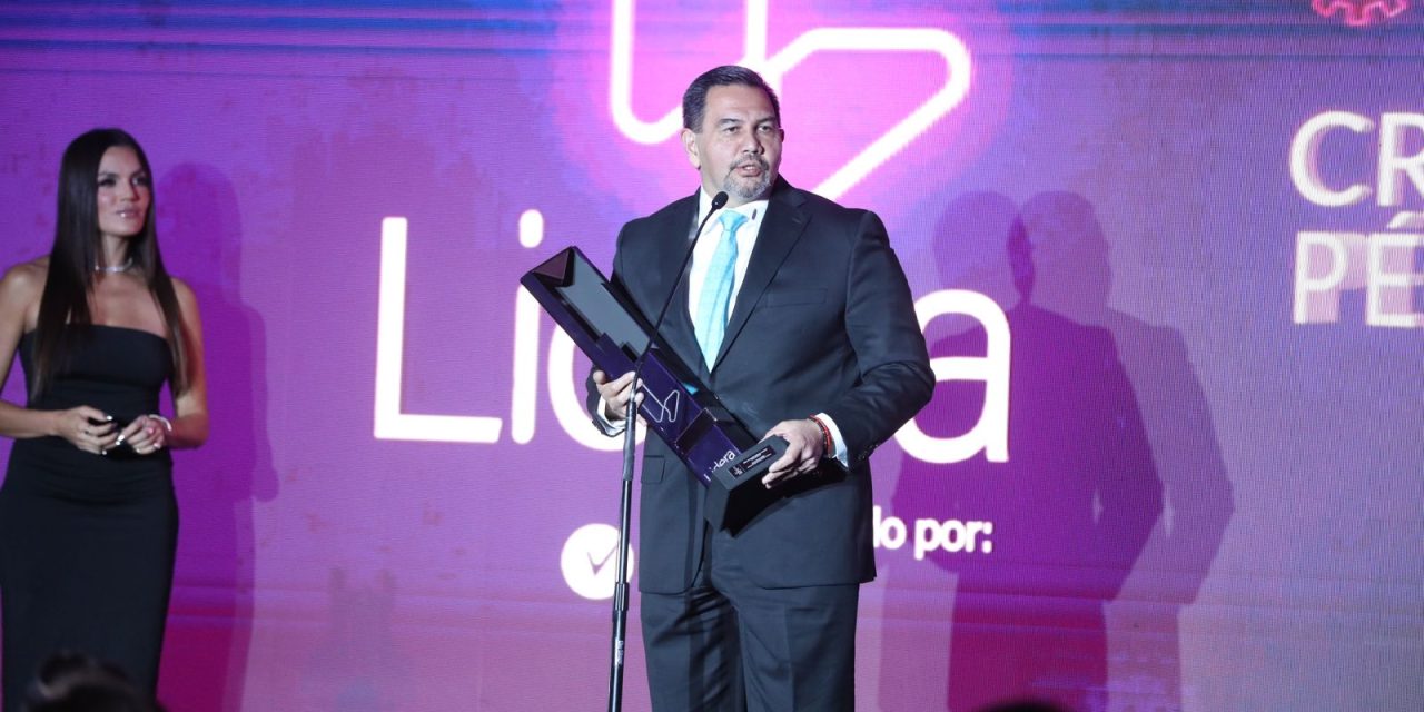 Reconocen a Presidente Cruz Pérez Cuéllar con Premio Lidera 2025