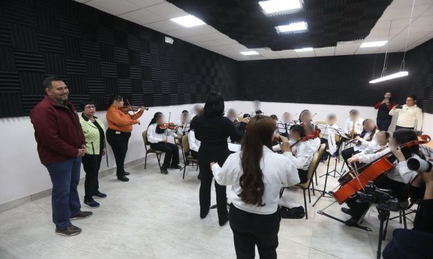 Entrega alcalde aulas de usos múltiples a usuarios de Complejo Cultural Municipal Bonanza Biné