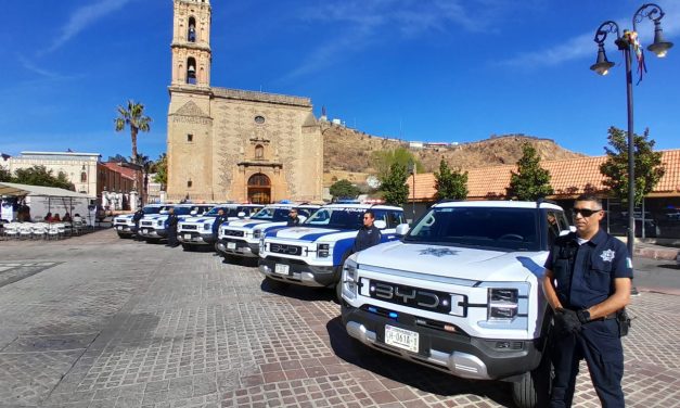 Equipan a Policía Municipal de Parral