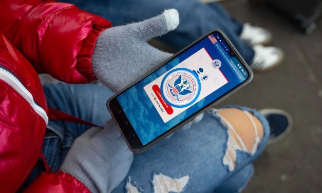 Por la app CBP HOME, migrantes ya pueden autodeportarse