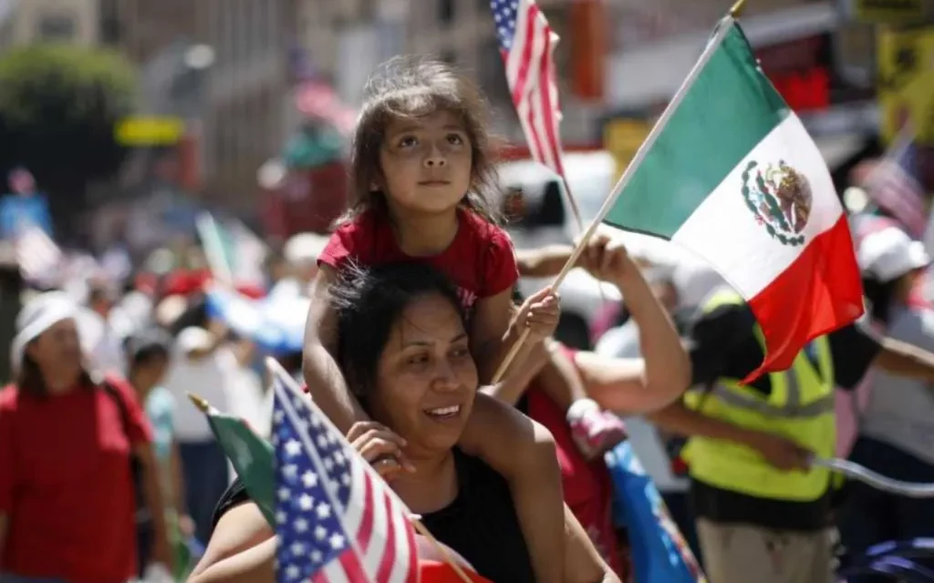 Pagan inmigrantes impuestos a EU por más de 650 mil mdd
