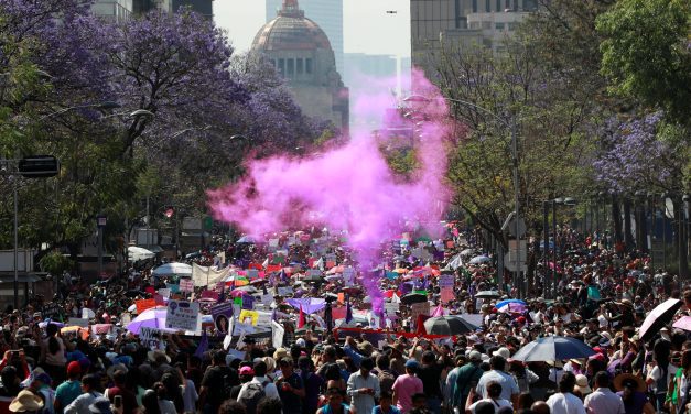 Blindan palacio nacional previo a la marcha del 8 de marzo