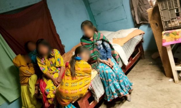 Localizan 8 niños durmiendo en una escuela de Guachochi