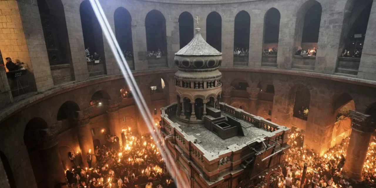 Ceremonia del Encendido de la Santa Luz en la Iglesia de la Resurrección de Jerusalén