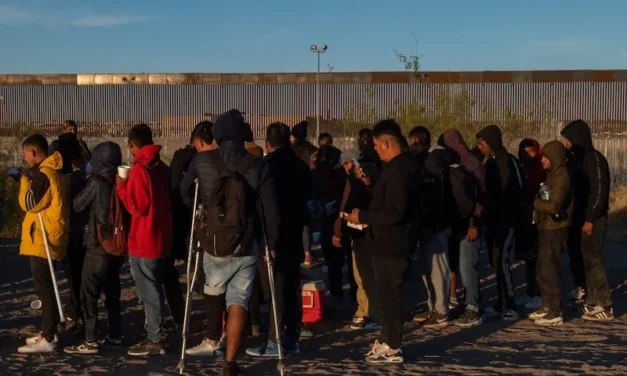 Trump ordena salida inmediata de miles de migrantes por CBP One