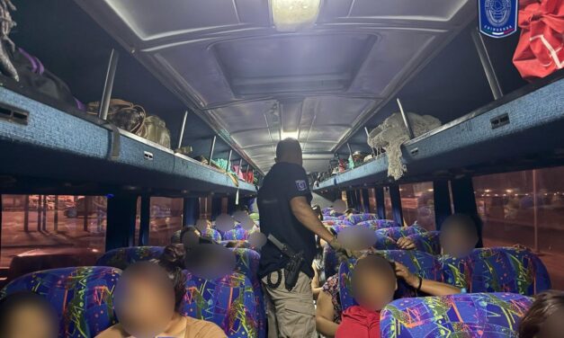 Revisa AEI camiones de pasajeros como parte de los operativo contra la trata de personas