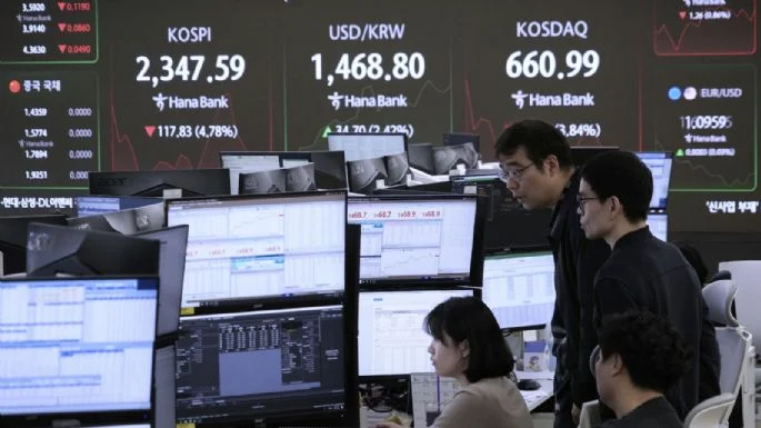 Caen mercados asiáticos por efecto Trump; el Nikkei de Japón se desploma casi un 8 por ciento