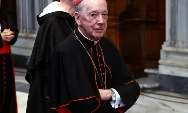 Cipriani, cardenal señalado de abuso sexual, desafía a Francisco después de muerto